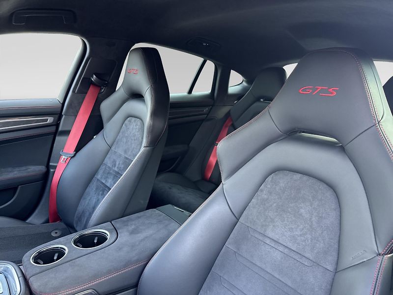 Porsche Panamera GTS - fotka 15 z 30