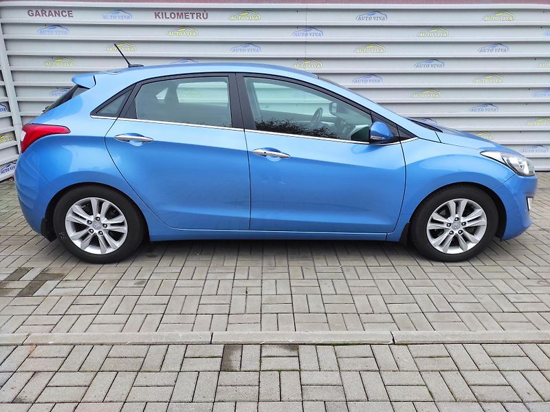 Hyundai i30 1.6 CRDI 94kw Trikolor - fotka 6 z 43