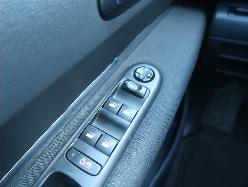 Peugeot 3008 (2011) 1.6 VTi, Navi, Tempomat - fotka 14 z 14
