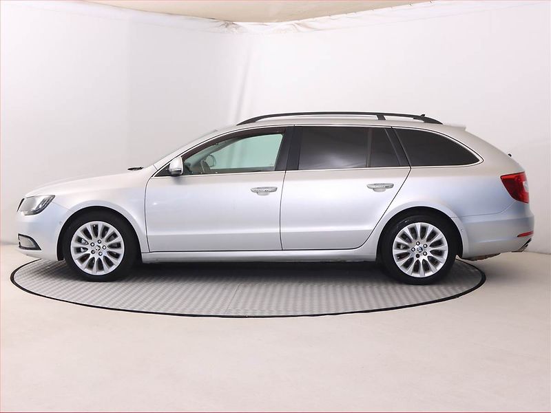 Škoda Superb (2014) 2.0 TDI, Navi, Xenony - fotka 3 z 20