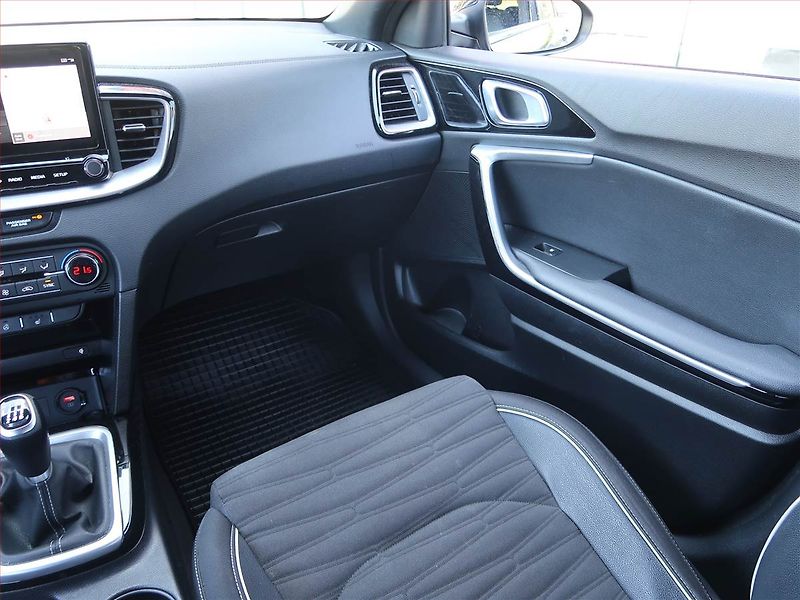 Kia Ceed (2021) GT Line 1.5 T-GDI, Serv.kniha - fotka 8 z 17