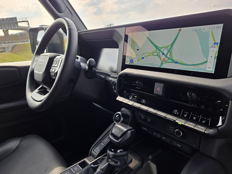 Toyota Land Cruiser 2.8-INVINCIBLE-ZÁRUKA-DPH - fotka 76 z 77