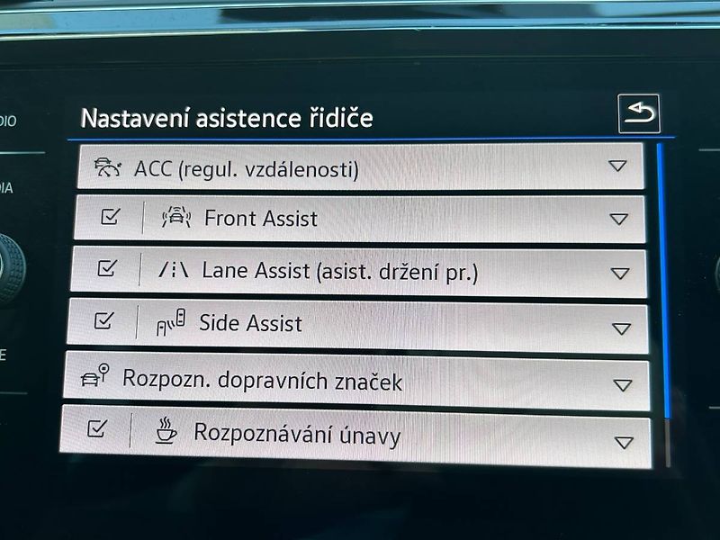 Volkswagen Touran (2023) 2.0 TDI 110kW DSG LED - fotka 26 z 35