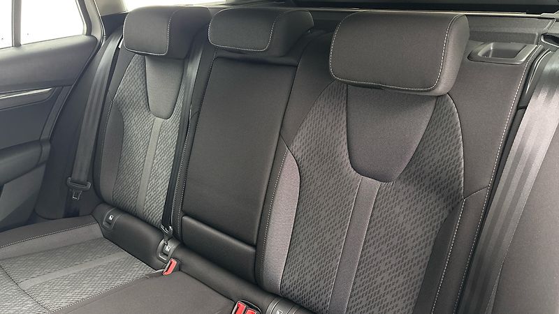 Škoda Octavia 2.0 TDI DSG Style Combi - fotka 16 z 27