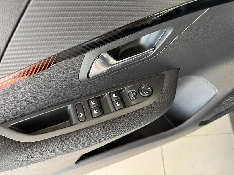 Peugeot 208 1,2PT*LED*REZERVACE! - fotka 27 z 31
