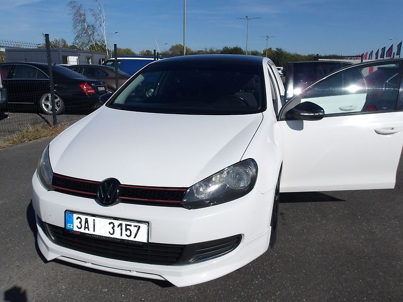 Volkswagen Golf 1,6TDi 77kW ČR ! - fotka 13 z 27