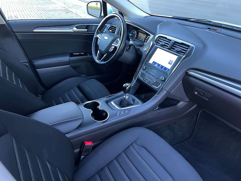 Ford Mondeo (2021) 2.0 TDCi-TAŽNÉ-VYHŘEV.S - fotka 23 z 48