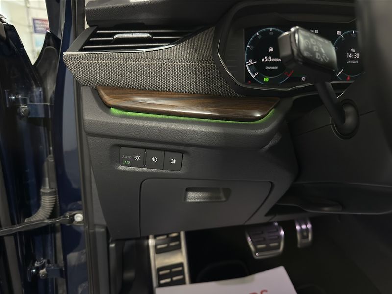 Škoda Octavia 2,0   TDI SCOUT 4X4 110KW HEAD - fotka 15 z 37