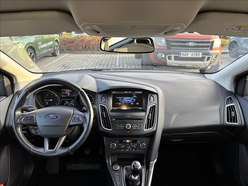 Ford Focus 1,5 TDCI 88kW Titanium - fotka 17 z 38