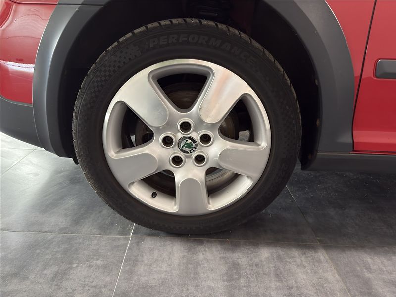 Škoda Octavia 1,8   TSI SCOUT NOVÝ MOTOR 0KM - fotka 31 z 37
