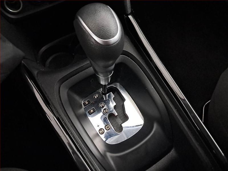 Peugeot 2008 (2016) Allure 1.2 PureTech, Automat - fotka 16 z 18