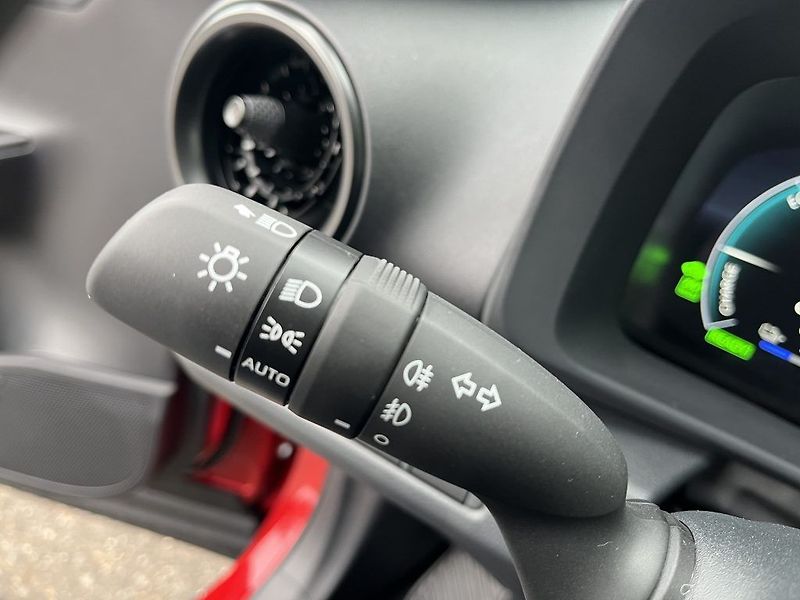 Toyota C-HR 2.0L PHEV Executive - fotka 15 z 26