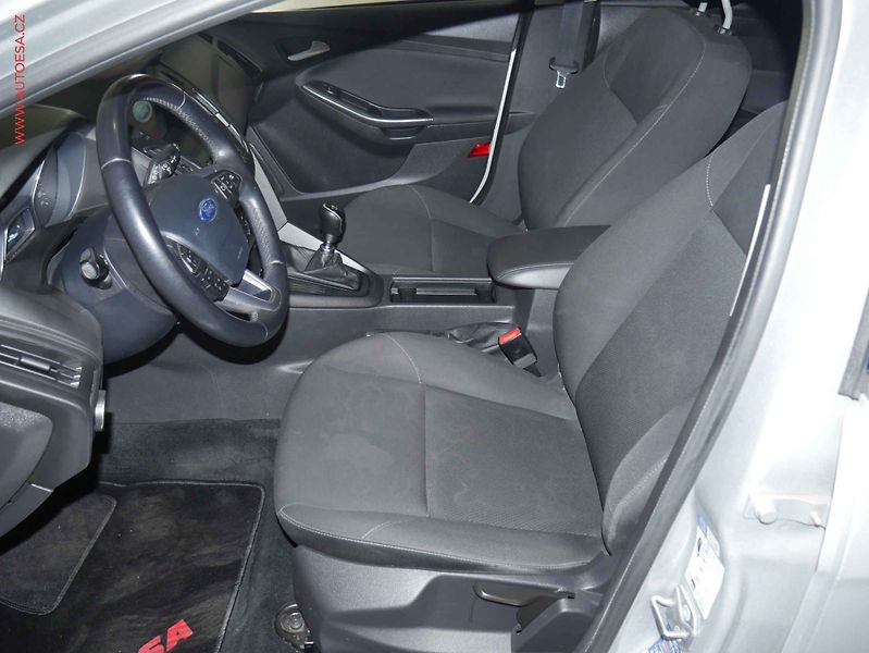 Ford Focus (2018) 1.5 TDCI, Klima - fotka 9 z 17