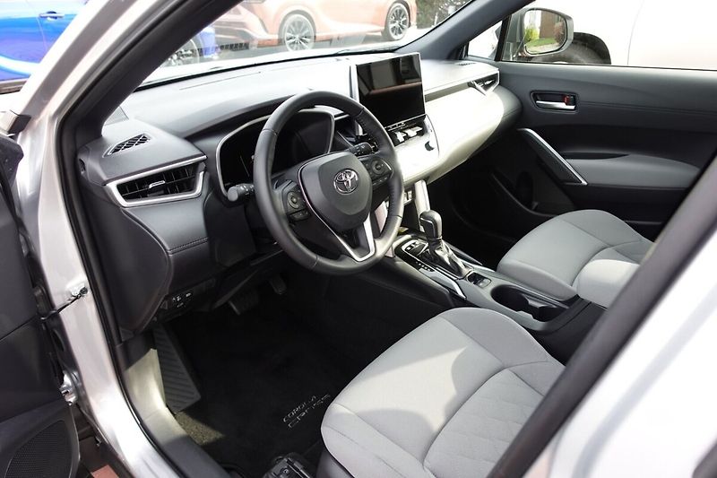 Toyota Corolla Cross 1,8 HEV Comfort Tech FWD - fotka 11 z 33
