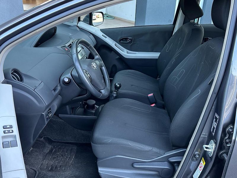 Toyota Yaris Hatchback - fotka 7 z 27