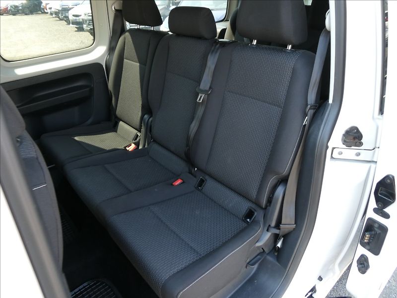Volkswagen Caddy 2,0 TDi 110kW 7.míst,Maxi,1maj - fotka 22 z 52