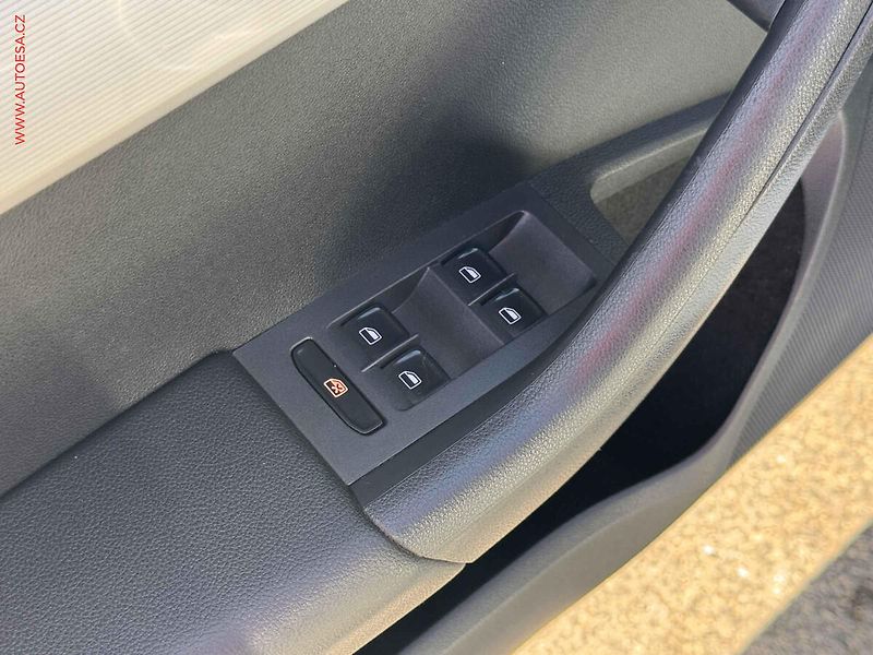 Škoda Octavia (2013) 1.6TDi, ČR, Elegance - fotka 11 z 15