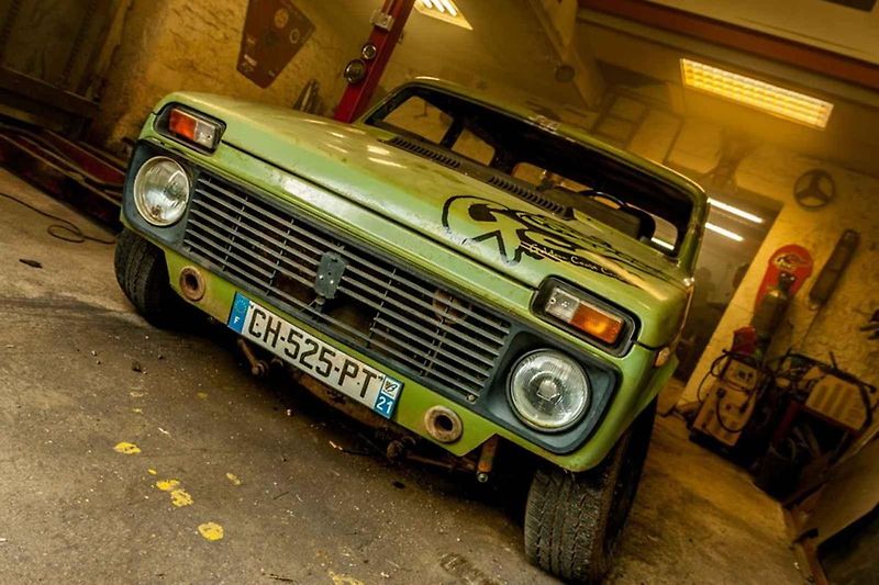 Lada Niva v rat rod úpravě.