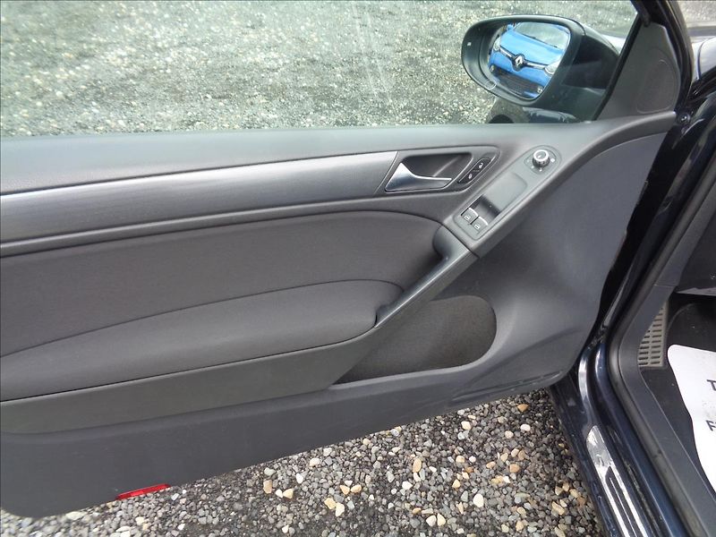 Volkswagen Golf (2011) 1,2 - fotka 17 z 19