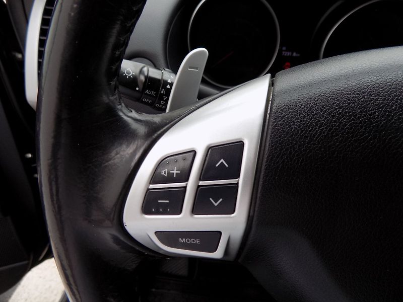 Mitsubishi Outlander (2012) 2.2DI-D/AWD/1.Maj.ČR/7.míst/ - fotka 31 z 45