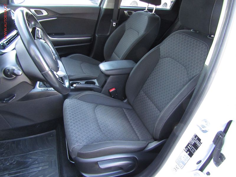 Kia Ceed (2019) 1.6 CRDi, 1.maj,ČR, Exclusive - fotka 9 z 18