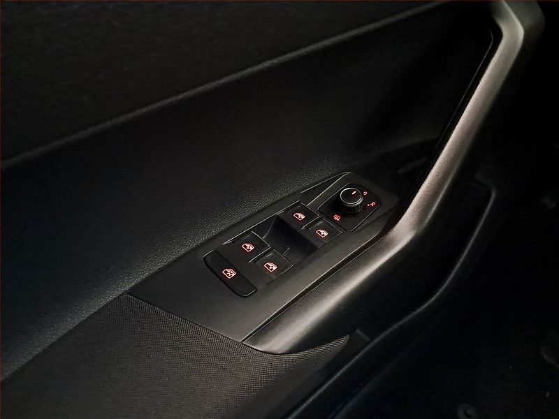 Volkswagen Polo (2018) 1.0 TSI, Serv.kniha, Tempomat - fotka 17 z 18