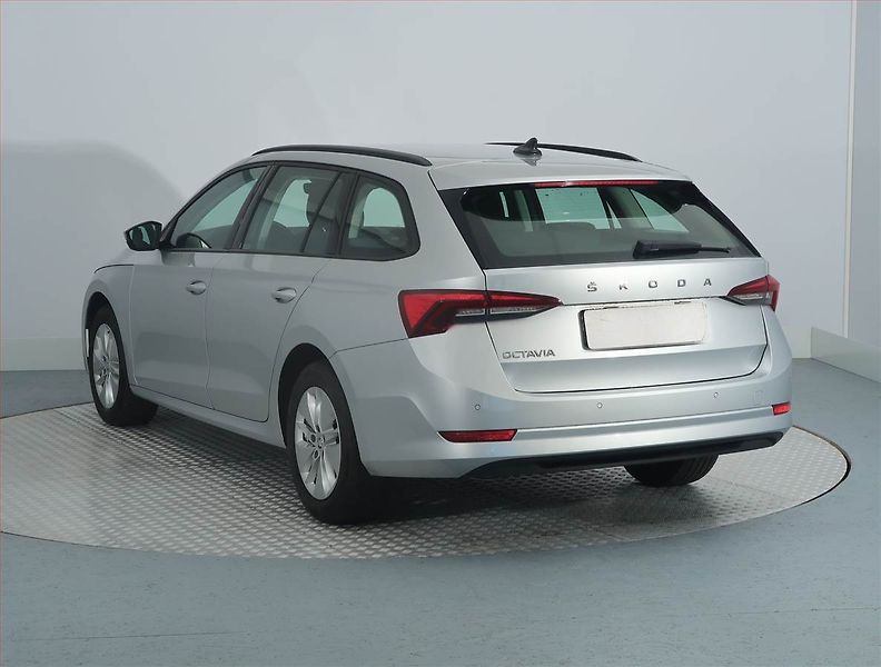 Škoda Octavia (2022) Ambition 2.0 TDI, ČR,1.maj - fotka 4 z 15