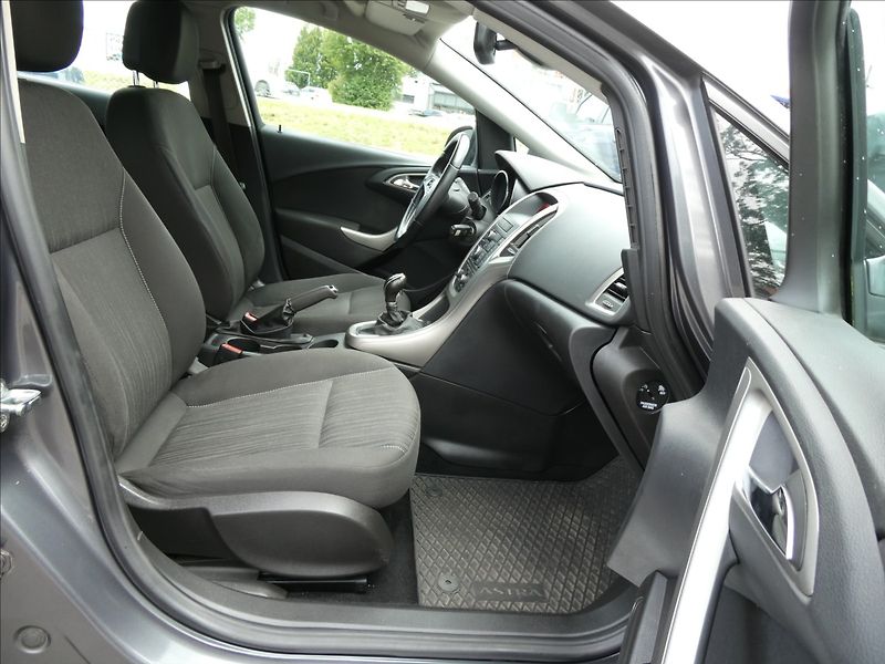 Opel Astra 1,4 88kW 2x kola, 2.majitel - fotka 20 z 38