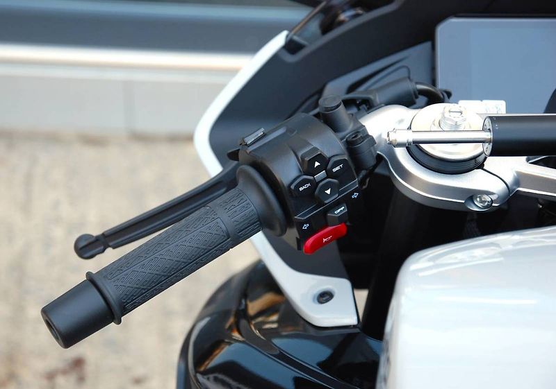 CFMOTO (2026) 675 SR-R - fotka 17 z 25