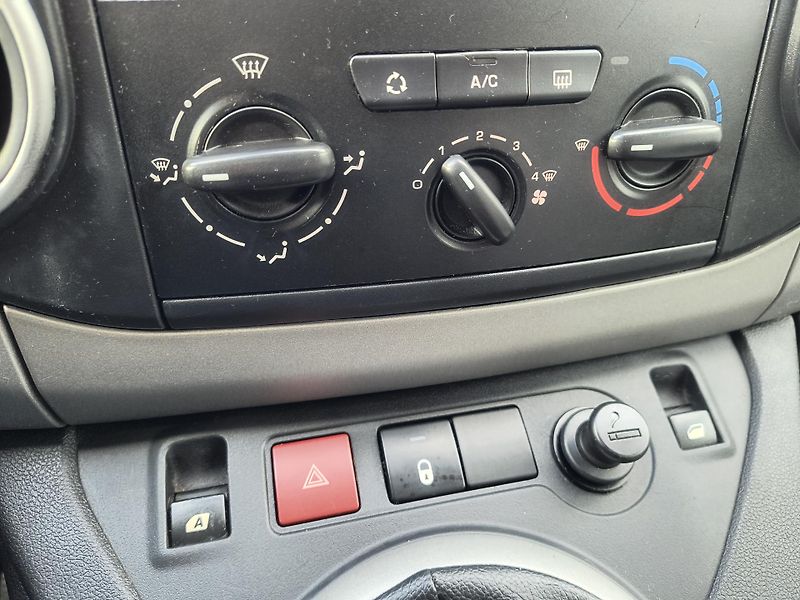 Citroën Berlingo (2011) 1.6 HDI MULTISPACE ČR/AC/PC/CD - fotka 32 z 35