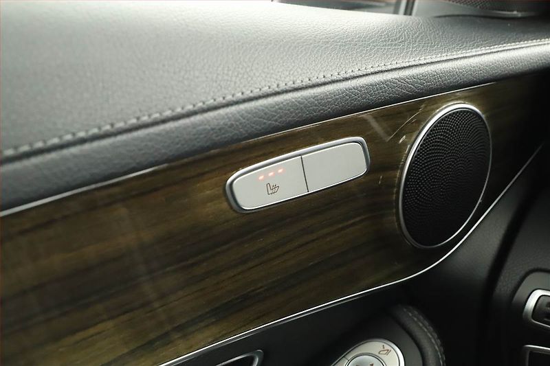 Mercedes-Benz GLC (2015) 220 d 4MATIC, 4X4 - fotka 11 z 20