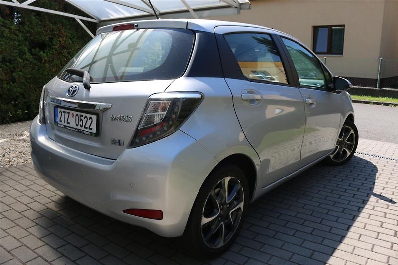 Toyota Yaris 1,5 Hybrid, Automat - fotka 4 z 40