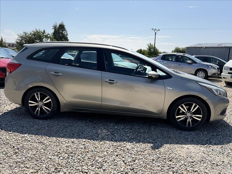 Kia Ceed 1,6 NOVÉ V ČR, +SADA KOL - fotka 4 z 25