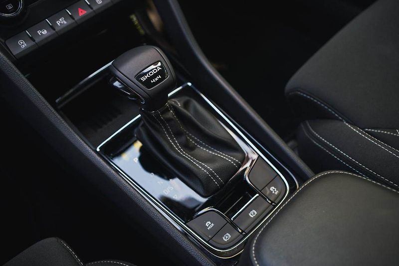 Škoda Karoq (2025) 2.0 TDI, 4X4, Navigace - fotka 27 z 32