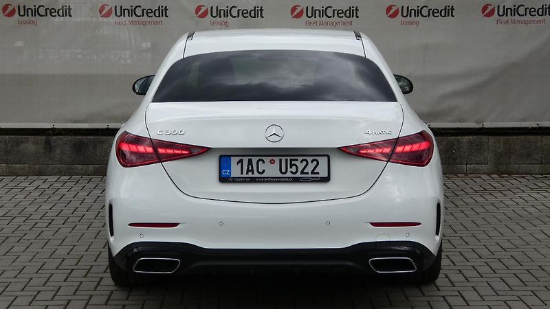 Mercedes-Benz Třídy C Sedan 300 4MATIC - fotka 4 z 23