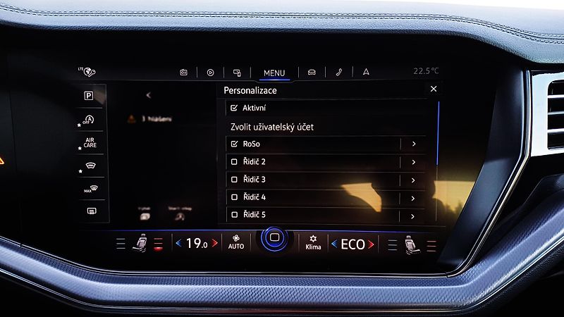 Volkswagen Touareg R-LINE 210kW-WEBASTO-HUD-TZ- - fotka 43 z 50