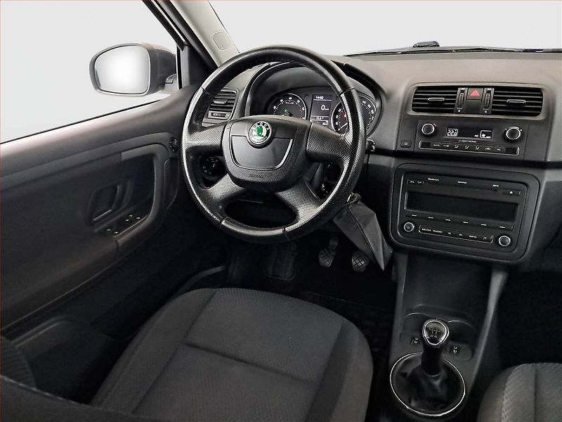 Škoda Fabia (2011) 1.2 TSI, Xenony, Tempomat - fotka 7 z 15