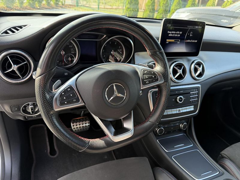 Mercedes-Benz CLA (2018) 180 90 kW / AMG line - fotka 17 z 19