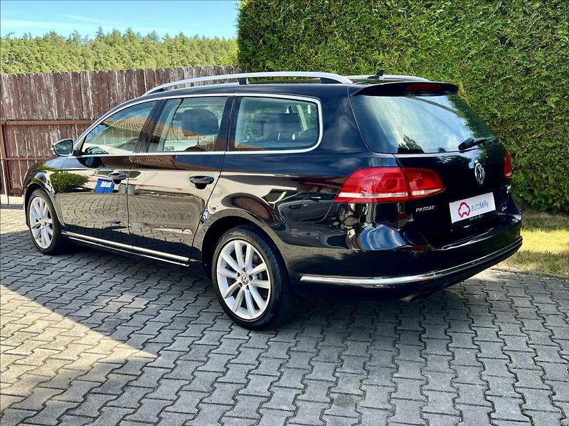 Volkswagen Passat 2,0 TDi DSG HIGHLINE / NAVI - fotka 4 z 42