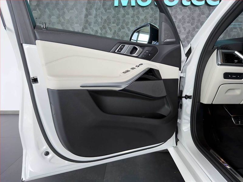 BMW X5 (2025) xDrive30d - fotka 11 z 21