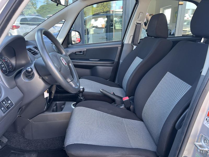 Fiat Sedici 1.6i 16v 4x4 ABS KLIMATIZACE  - fotka 8 z 36