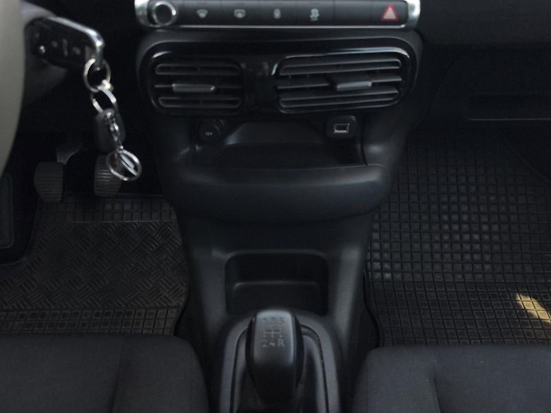 Citroën C4 Cactus (2015) 1.2 81kW, ČR, Serv. kniha, Tem - fotka 19 z 23