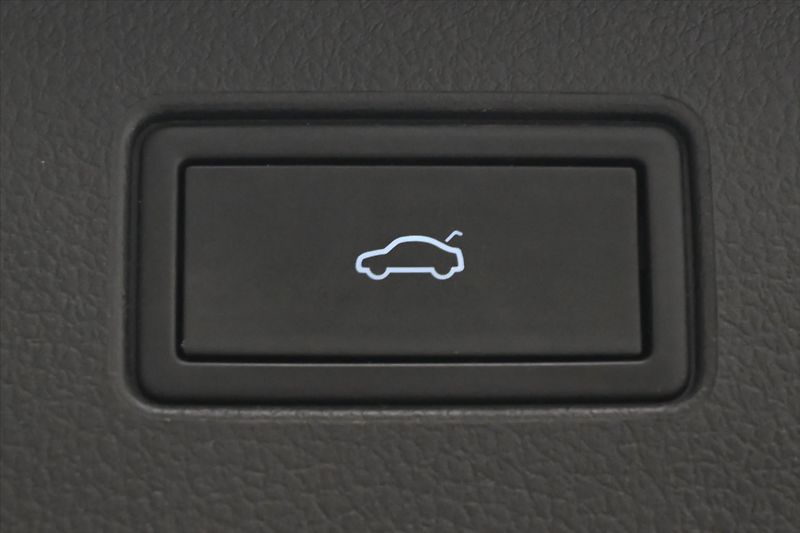 Volkswagen Passat 2,0 TDI 110kW DSG Business Zár - fotka 28 z 32