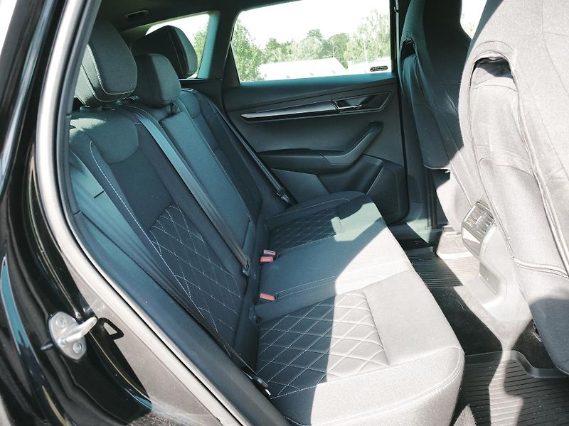 Škoda Karoq (2023) S-line 2.0 TSI 140 kW 4x4 DSG - fotka 14 z 27