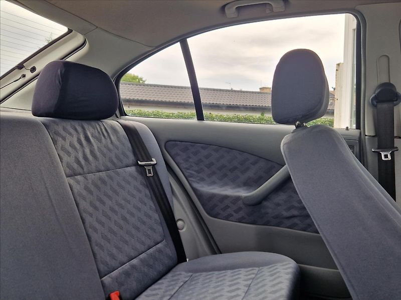 Škoda Octavia 1,8 20V 92kW KLIMA TAŽNÉ ŠÍBR - fotka 12 z 28