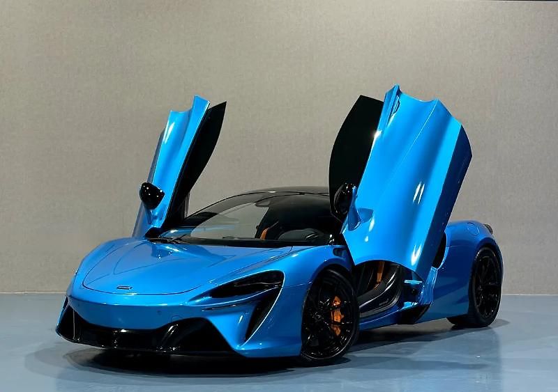 McLaren Ostatní (2023) Hybridní sportovní model - fotka 1 z 15