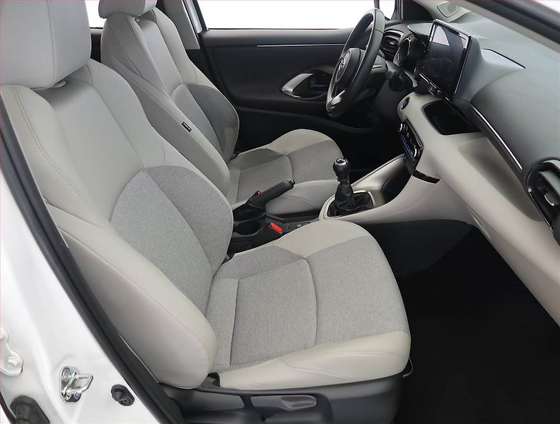 Toyota Yaris (2023) Executive 1.5 VVT-i, ČR,1.maj - fotka 9 z 19