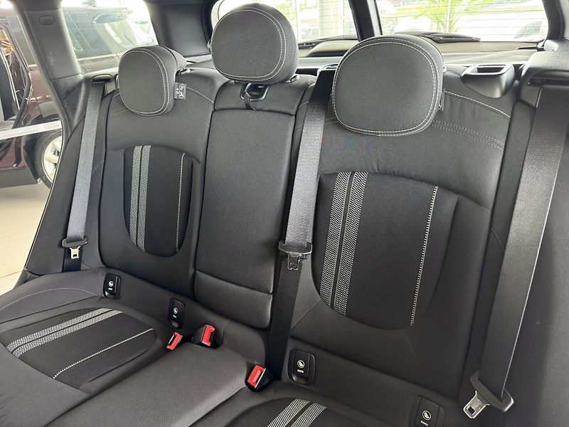Mini Clubman S ALL4*141kW*LED*Navi*KeyLess - fotka 16 z 33