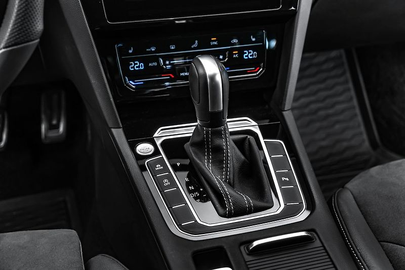 Volkswagen Arteon Shooting Brake 2.0TDI  DSG R-line SB Masáže L - fotka 17 z 23