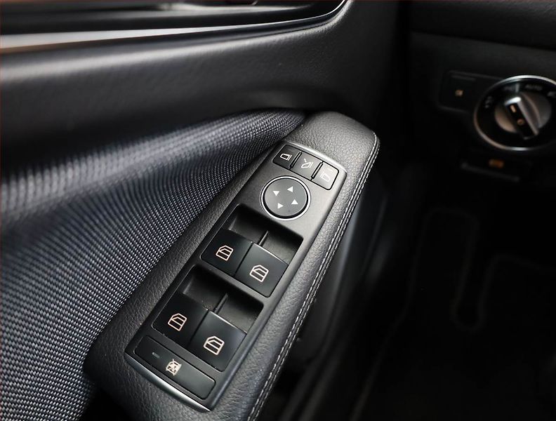 Mercedes-Benz GLA (2018) 200 d 4MATIC - fotka 15 z 18